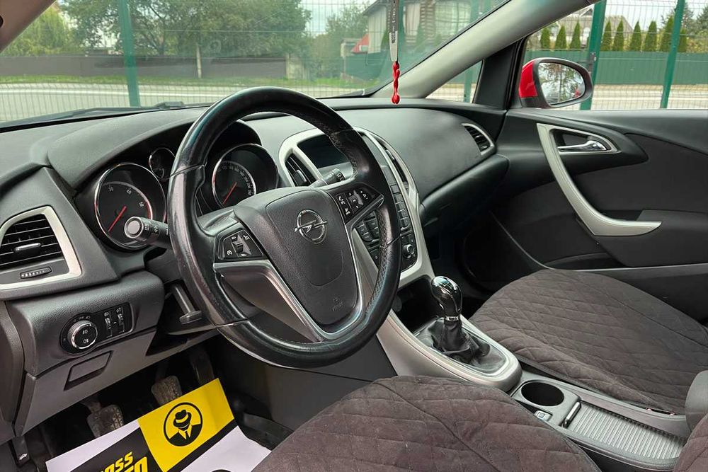 Opel Astra 2011 року