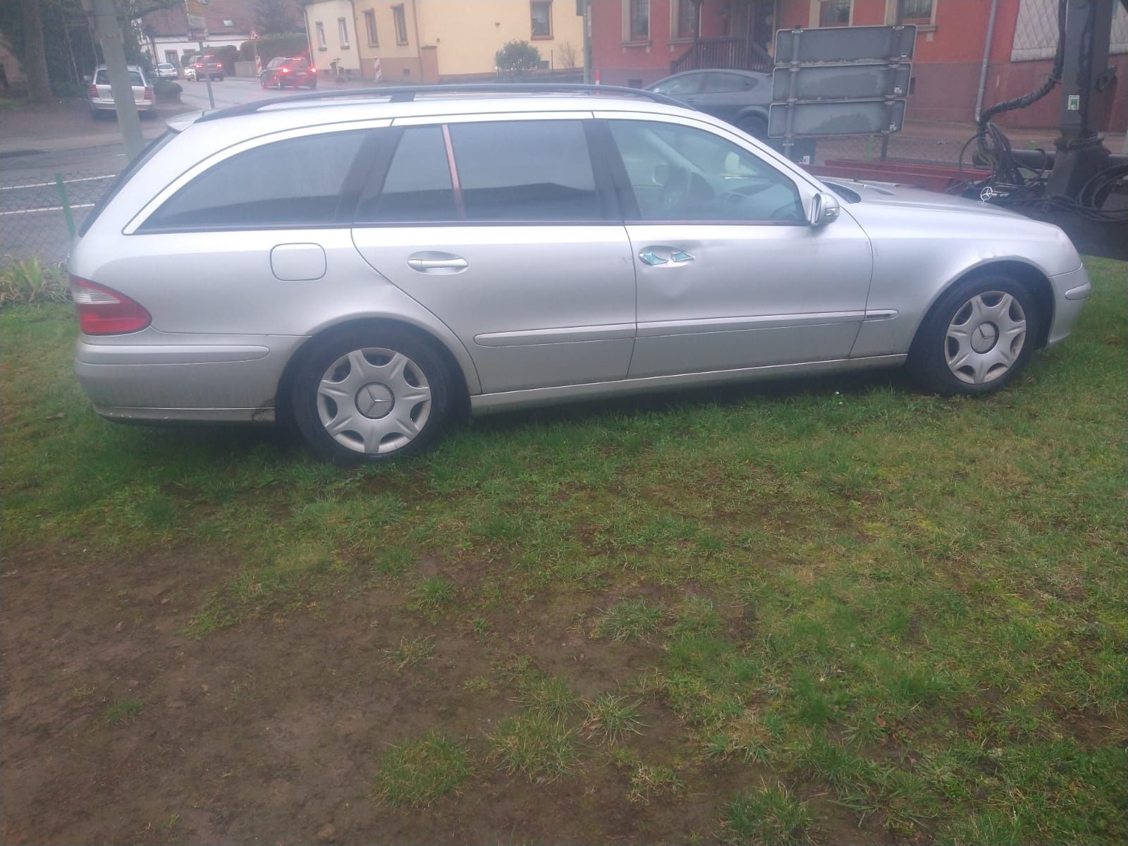 Mercedes  Benz W 211 w całości na części