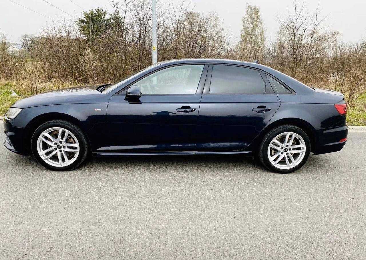 Продам Audi A4 2017 года