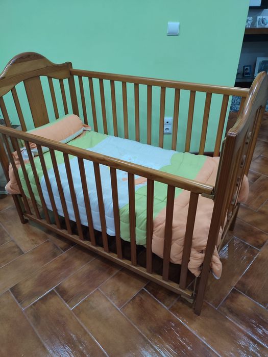 Quarto de bebé  em pinho