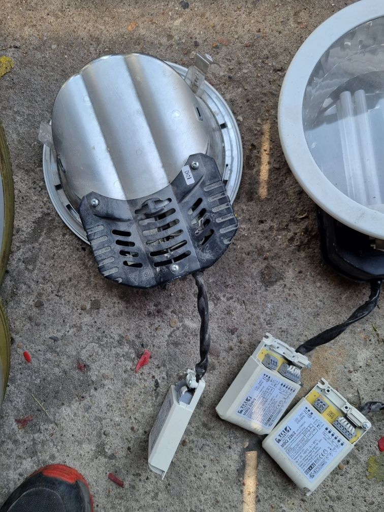 Trzy lampy philips z transformatorami