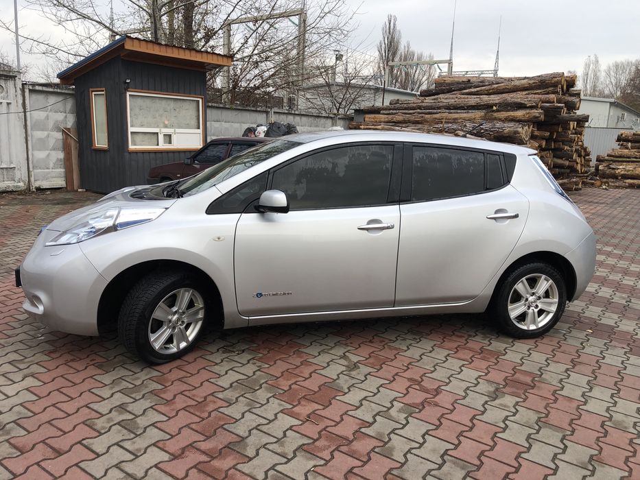Продам Nissan Leaf 2013