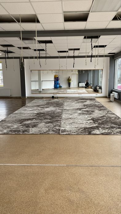 килим великий (використовувався для спорту)