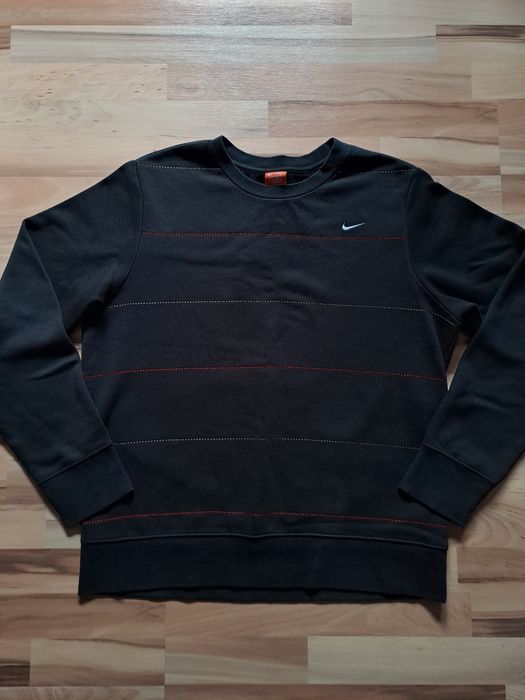 czarna prosta bluza z kolorowymi szyciami i logiem nike L vintage