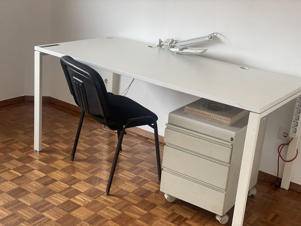 Mesa escritorio com modulo gavetas