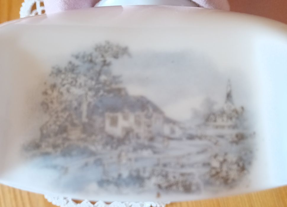 Stary klosz z cienkiej porcelany do lampy w stylu holenderski