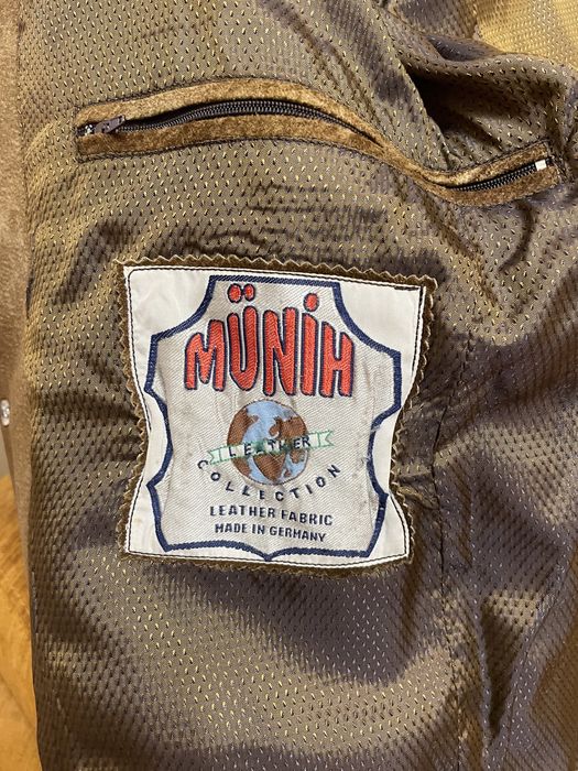 Мужской кожаный пиджак.