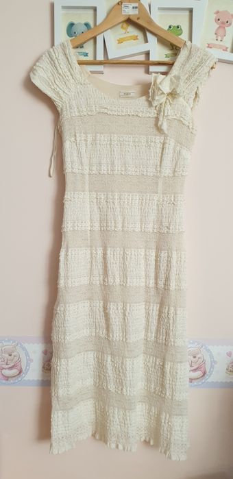 Śliczna koronkowa sukienka