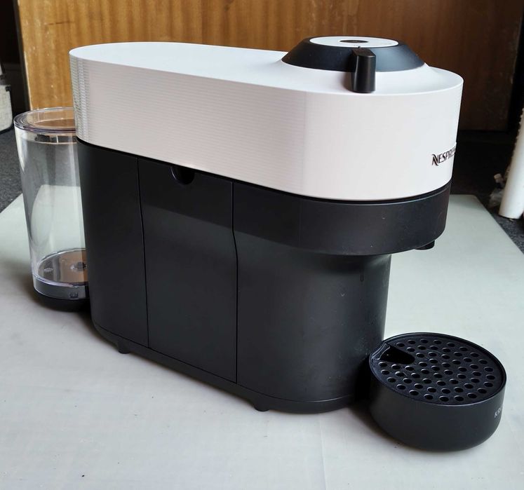 Máquina de café Nespresso Vertuo Pop Coconut White, em óptimo estado!
