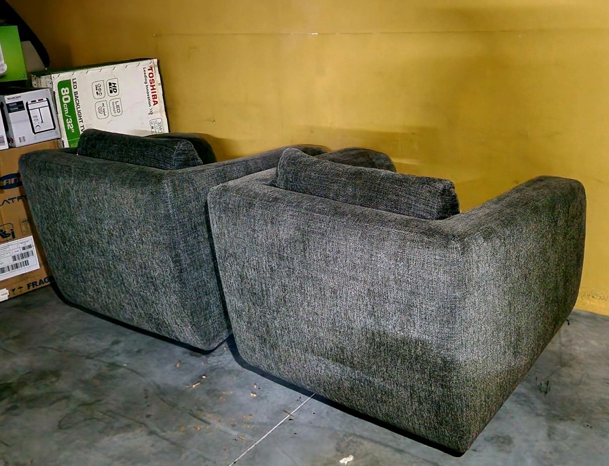 Vendo fantástico Sofa + 2 Cadeirões giratórios