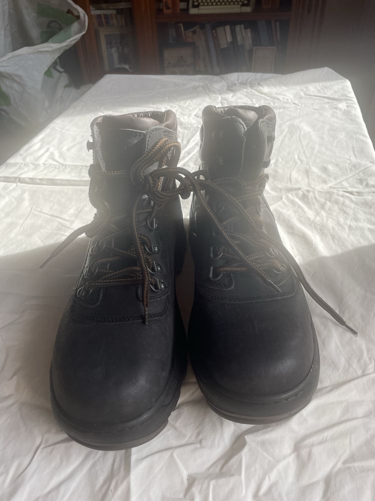 Botas novas tamanho 43