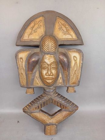 Drewniana rzeźba afrykańska okuta miedzią