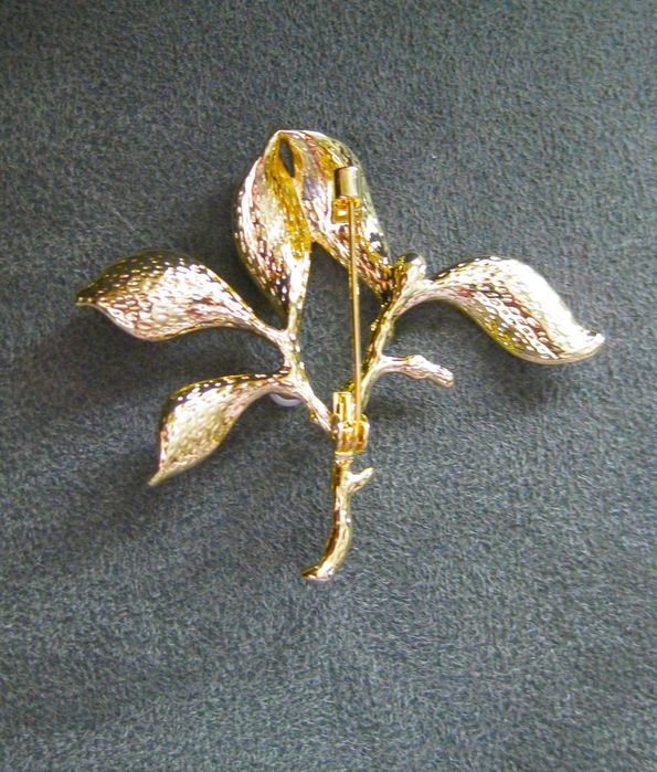 Alfinete / Broche / Pregadeira Ramo Dourada c/ Perolas NOVO