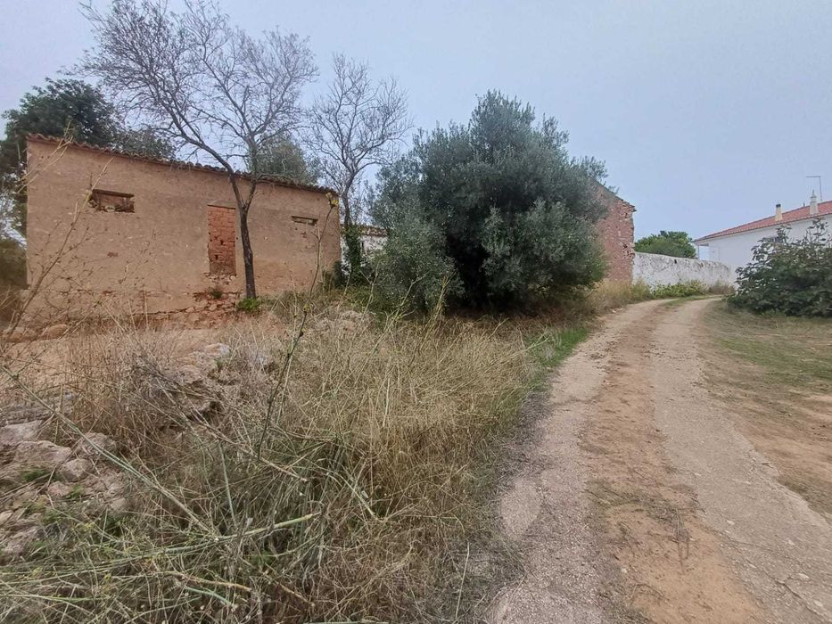 Terreno com Duas Ruínas para Desenvolvimento Messines de Baixo Algarve
