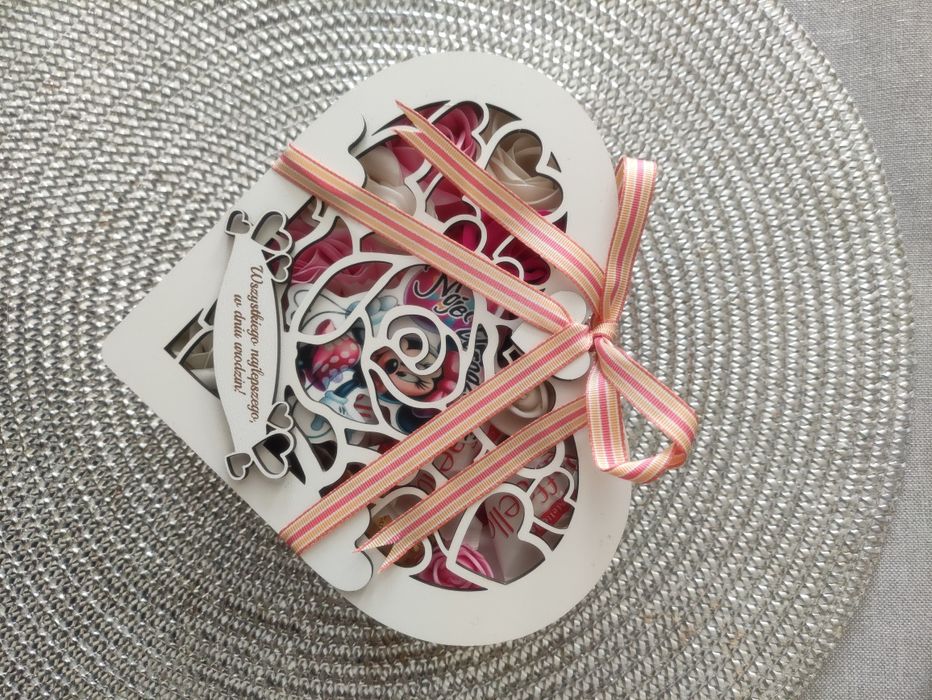 Szkatułka prezentowa z różami mydlanymi