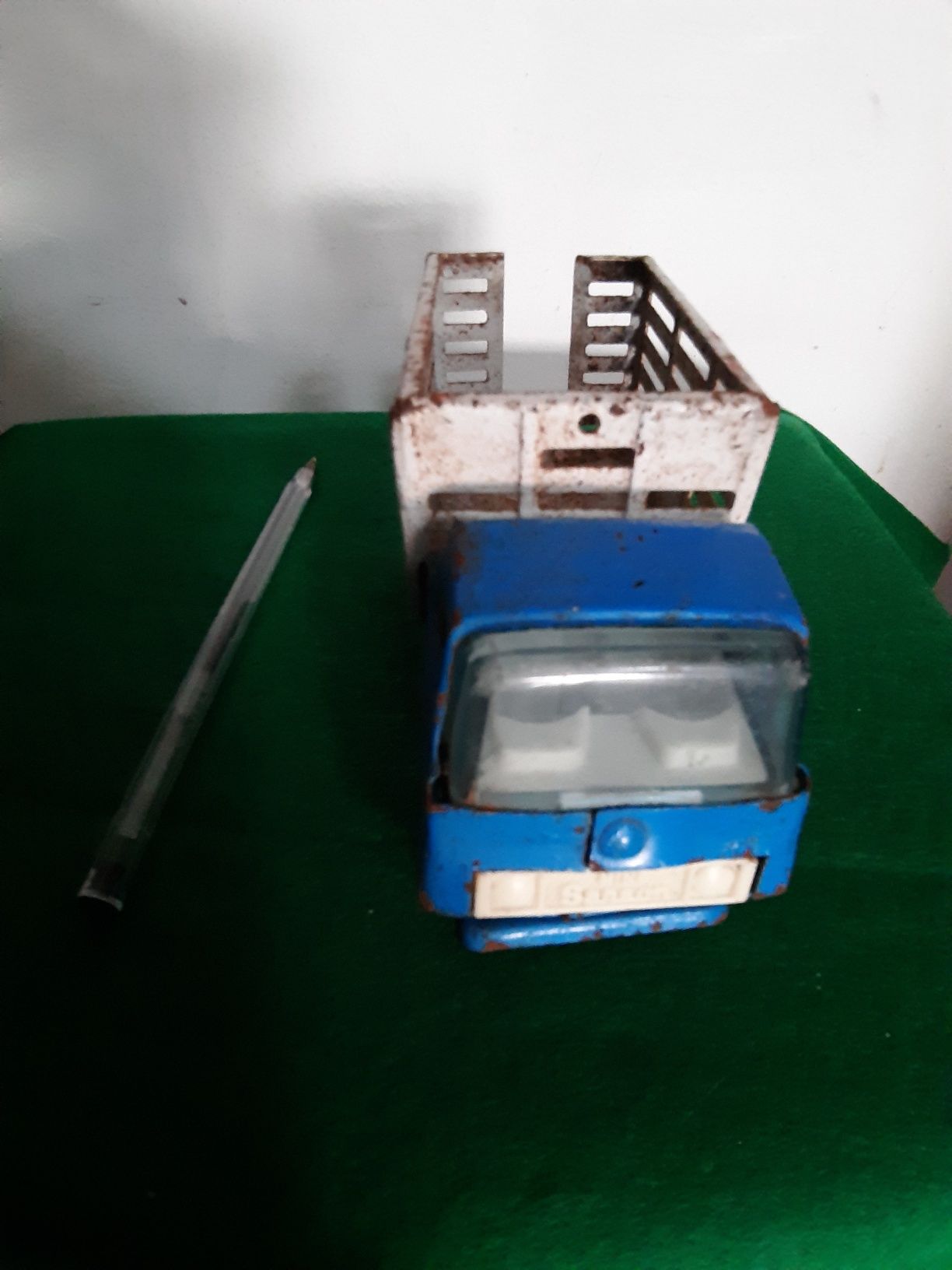 Carrinha antiga em ferro