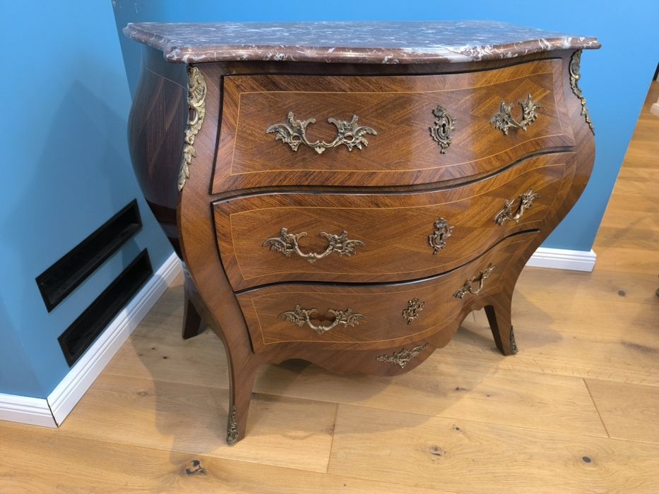 Piękna funkcjonalna intarsjowana komoda z marmurowy blatem