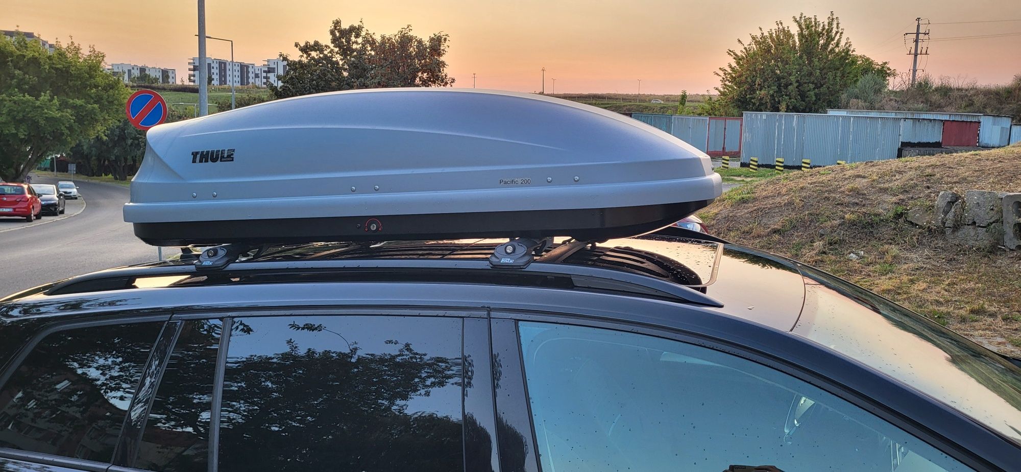 Box dachowy Thule Pacific 600 i 200. Dodatkowe miejsce narty,wakacje.