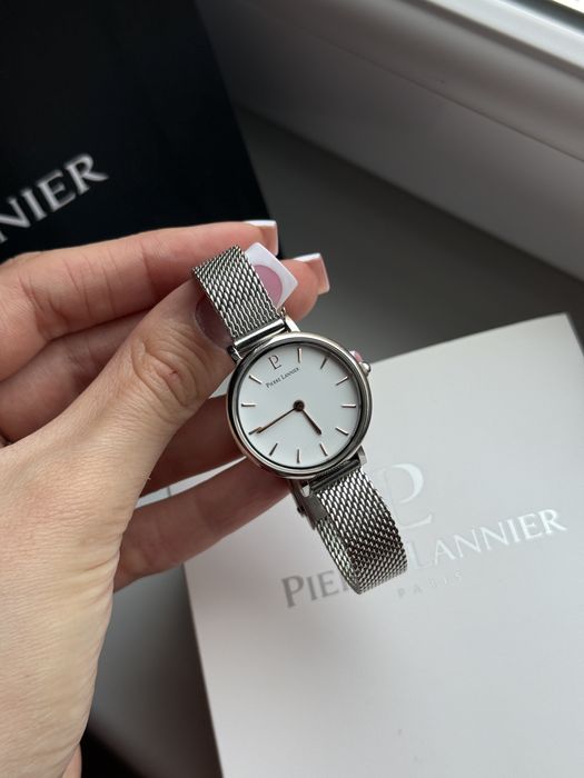 Серебристые Часы PIERRE LANNIER NOVA Франция женские классика