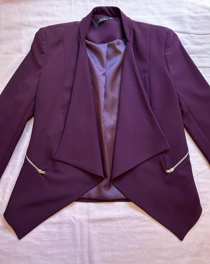 Blazer bordeaux assimétrico da Bershka. Novo.