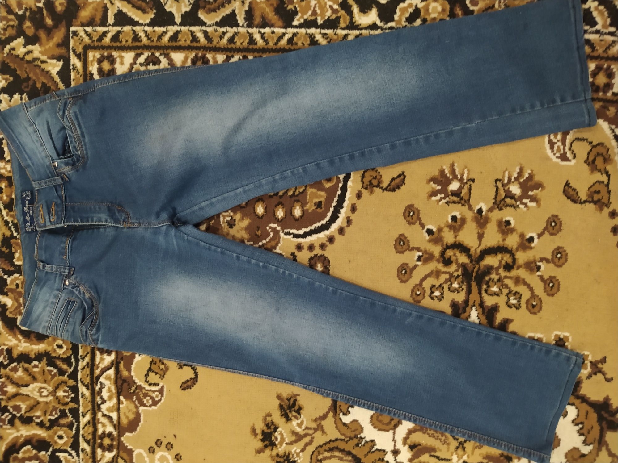 Стильні класичні джинси