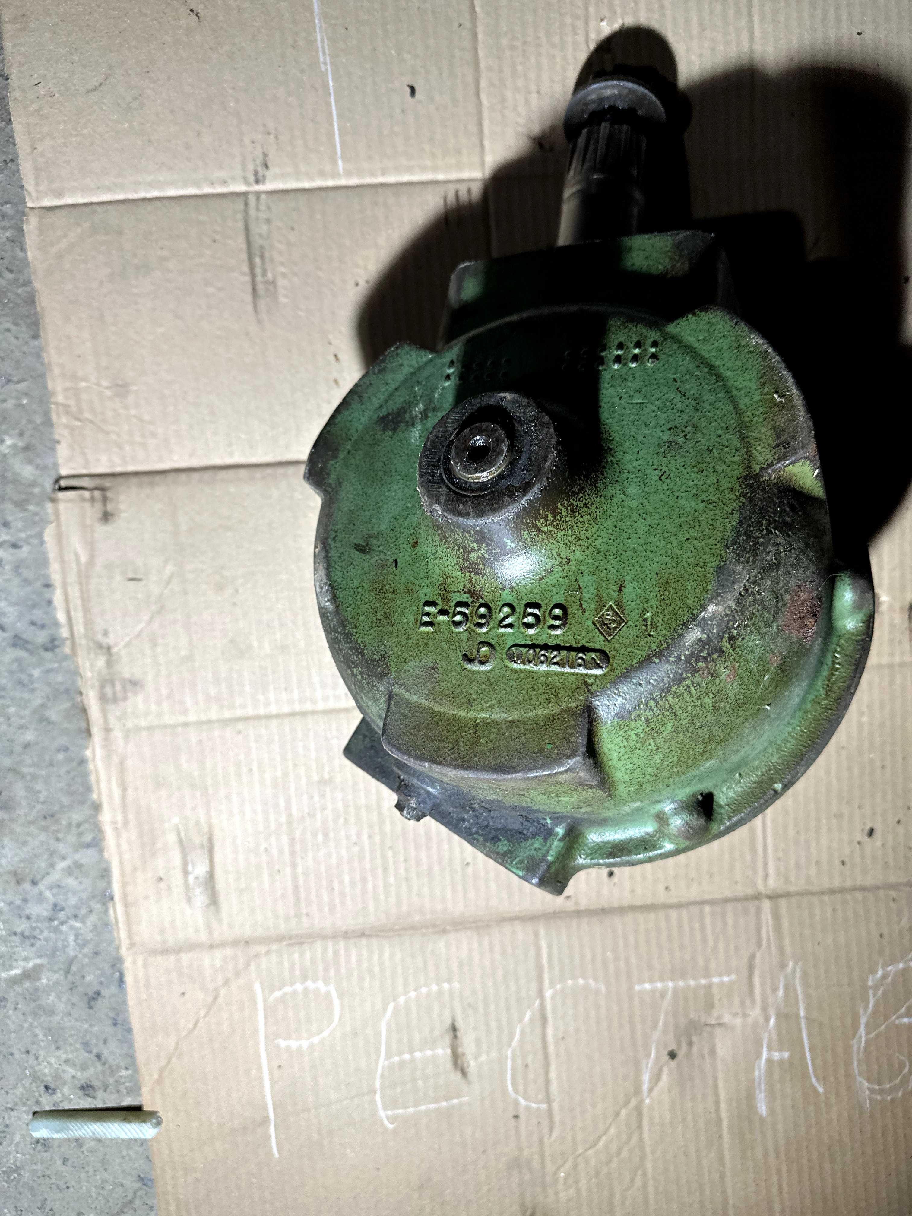 Редуктор привода косы жатки комбайна John Deere E-59259