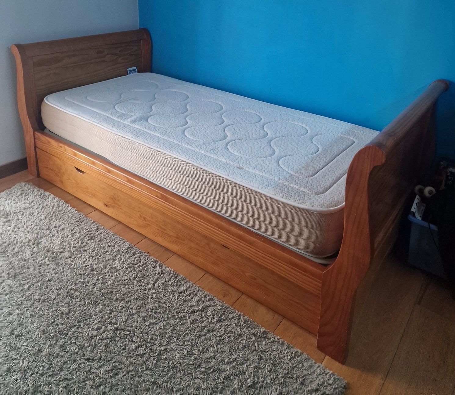 Cama de solteiro em estilo "barco"