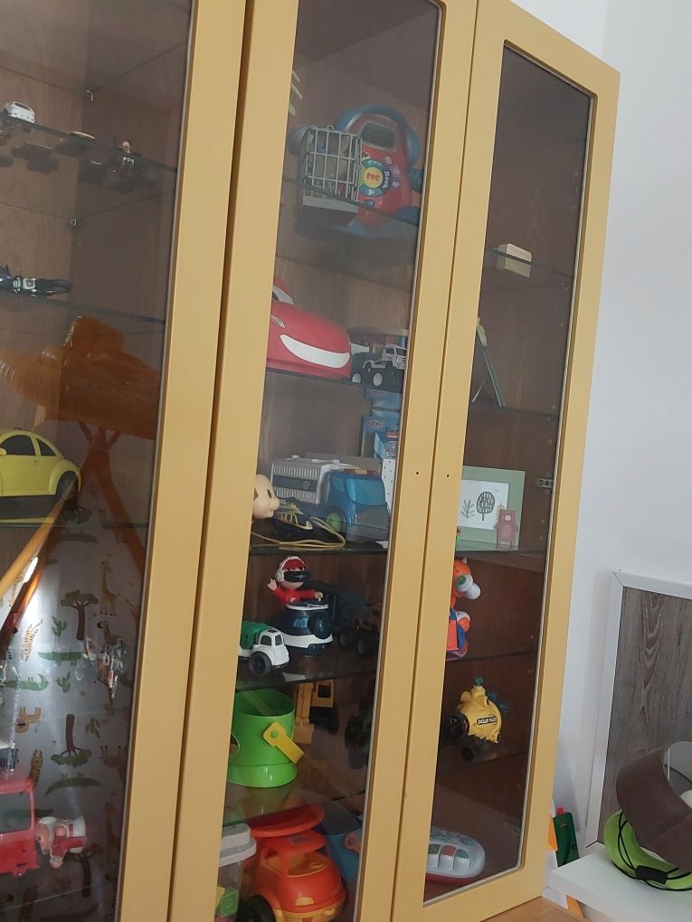Móvel de quarto em bom estado