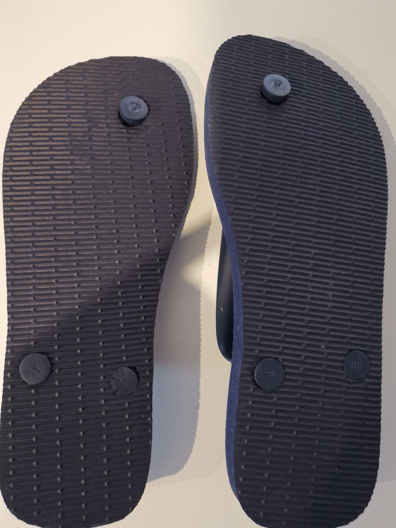 Havaianas azuis novinhas e sem sinal de uso