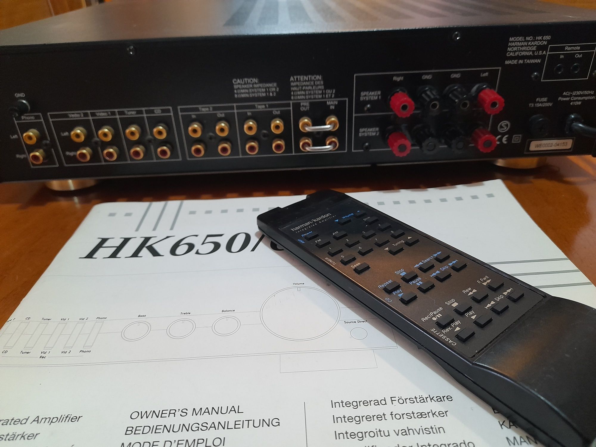 Amplificador Harman/Kardon com comando e livro de instruções