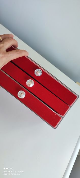 Caixa acrílica com 3 gavetas de veludo nova a estrear