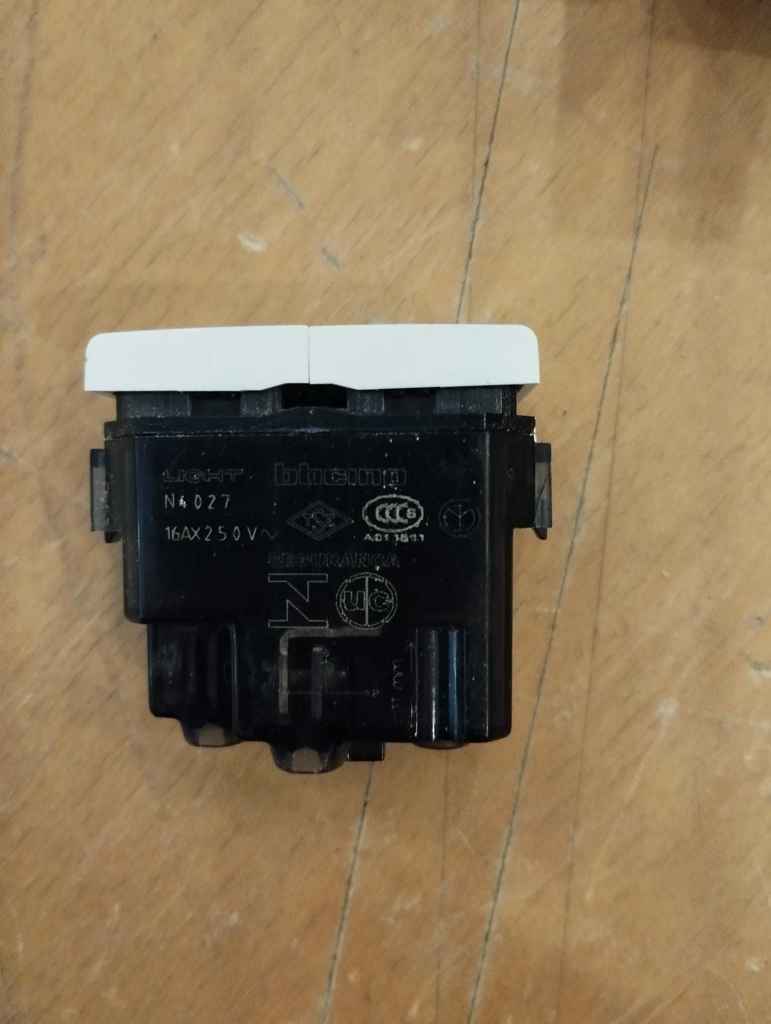 Interruptor de estores Bticino Living Light Ref N4027