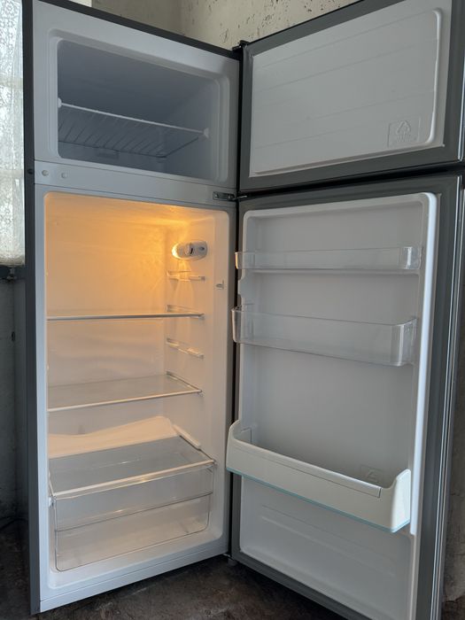 Холодильник двокамерний