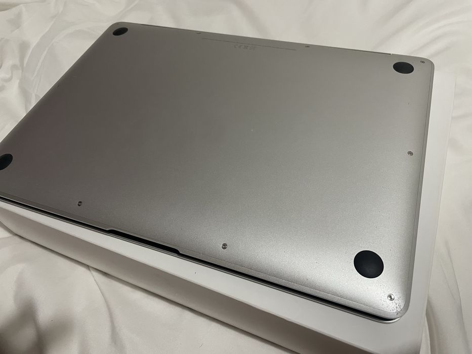 Macbook air m1 a2337 не працює монітор