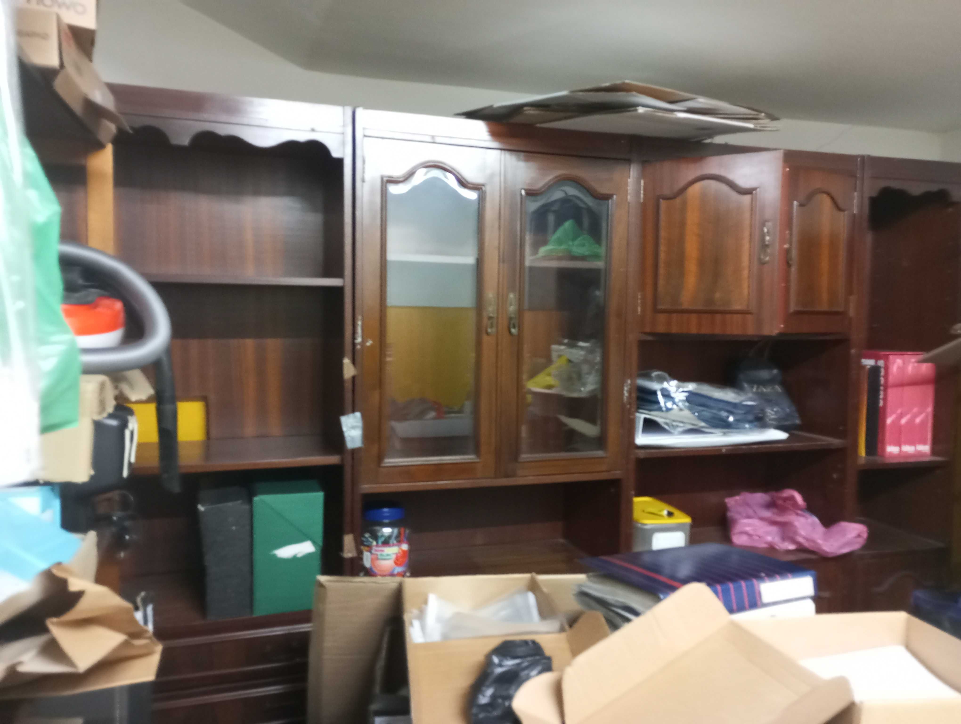 Móvel de sala usado para arrumações
