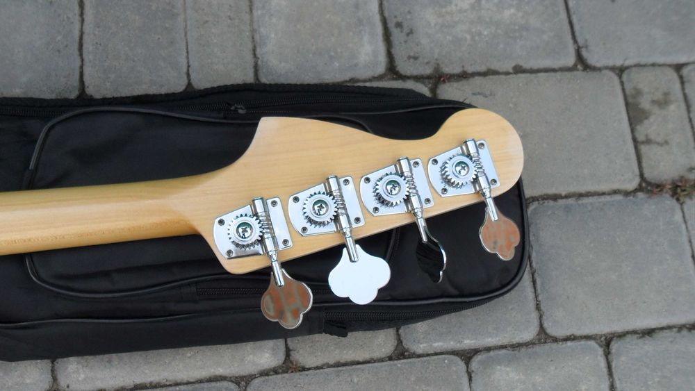 Продам майстрову бас-гітару Fender precision