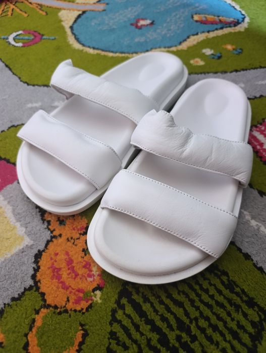 Шкіряні НОВІ жіночі шльопанці