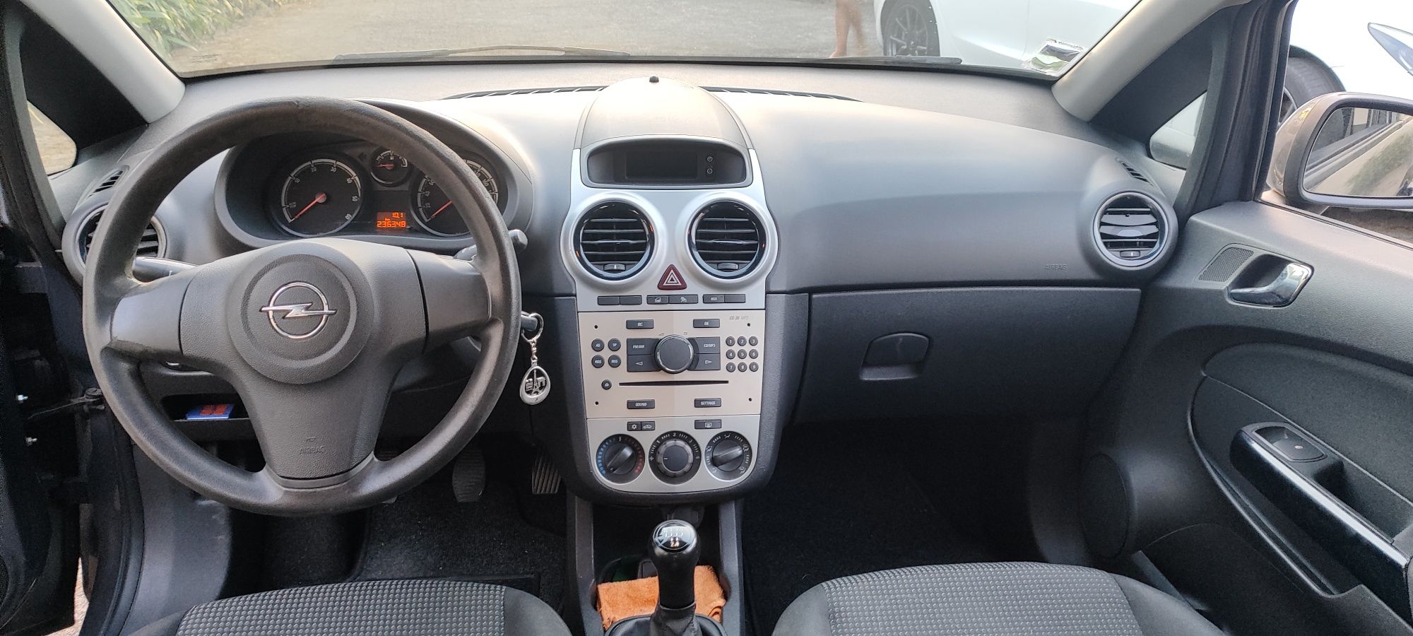 Opel corsa 1.3 cdti 5 lugares