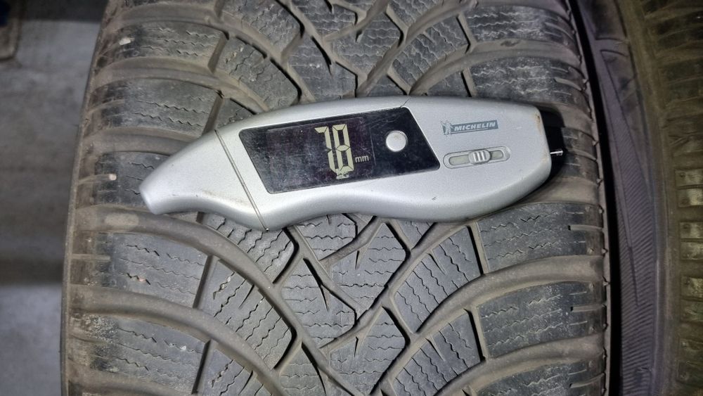 Opony zimowe Falken 235/45 R17