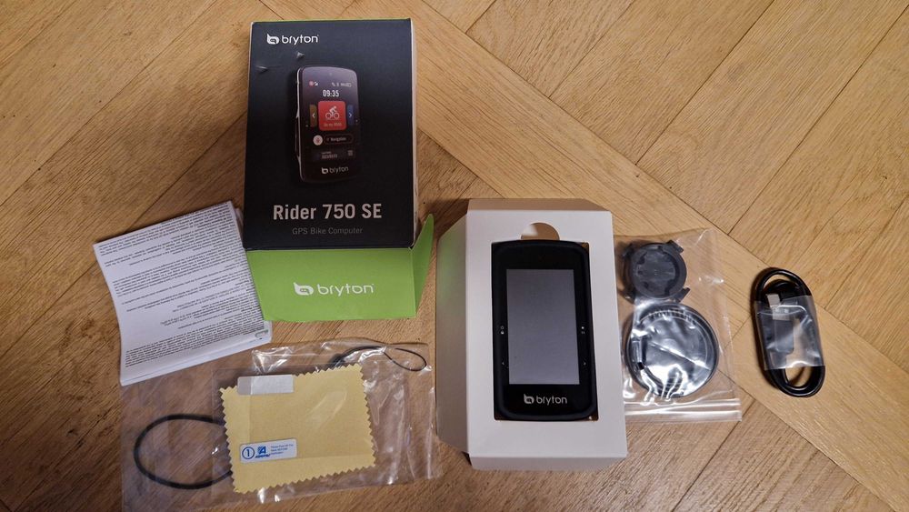 Bryton Rider 750SE + osłona silikonowa czarna + folia na ekran