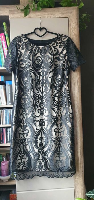 Elegancka sukienka Trynite. Czarna 42-44. Nowa.