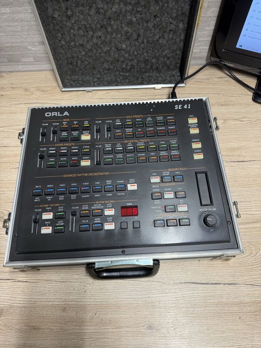Orla SE 41 електронний синтезатор