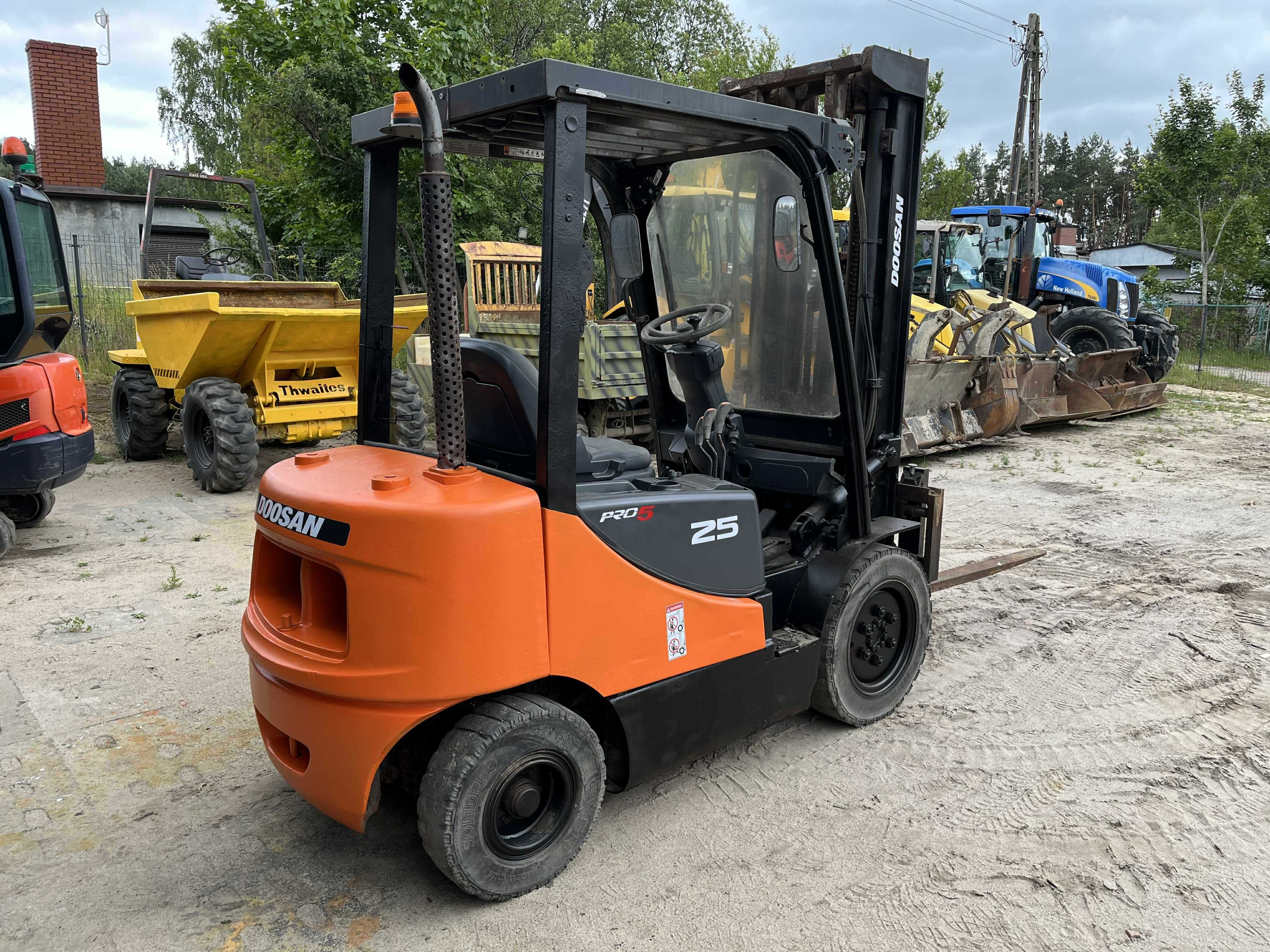 Doosan D25-S5 wózek widłowy 2012r Triplex + boczny przesuw Sprowadzony