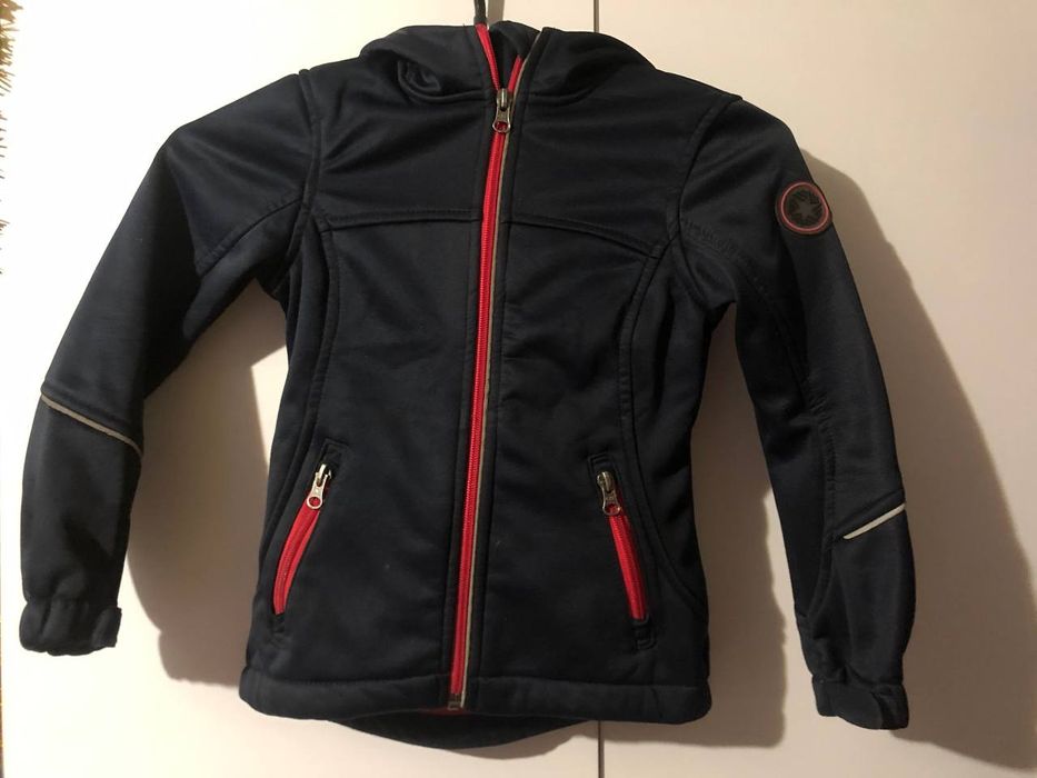 Легка куртка ветревка