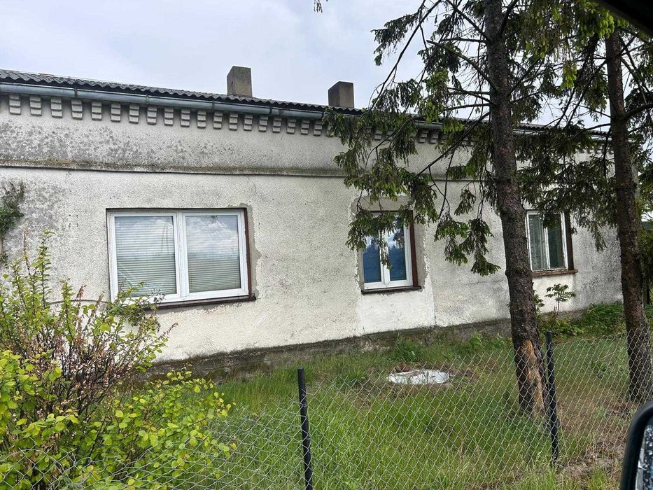 Dom z budynkami gospodarczymi