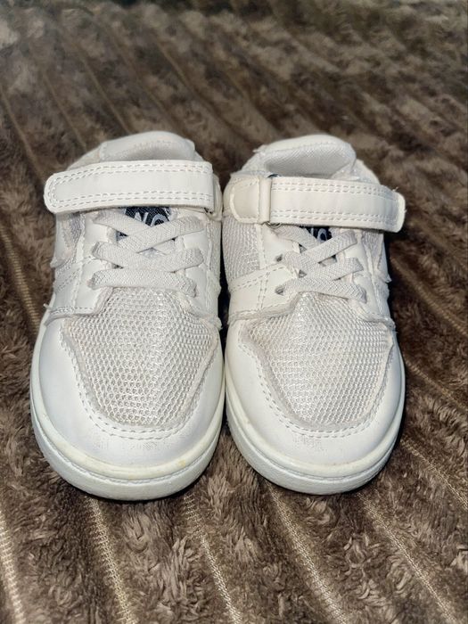 Кросівки на дівчинку