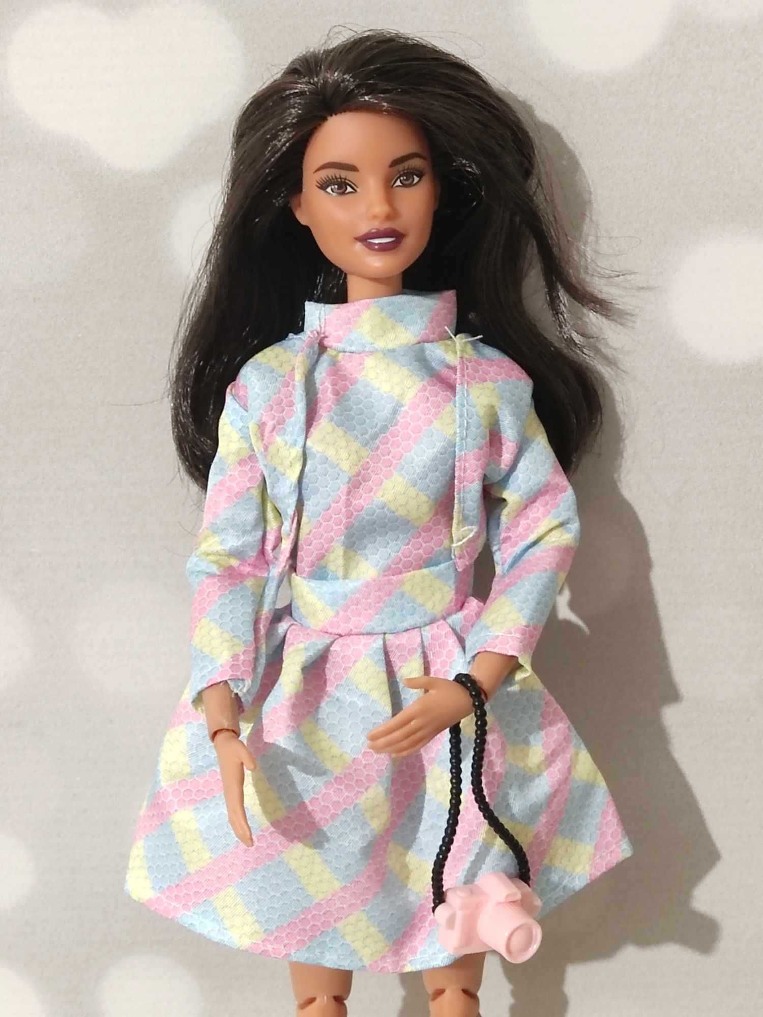 Ubranko dla lalki Barbie z różowym aparatem fotograficznym