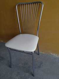 Krzesło białe skórzane metalowe