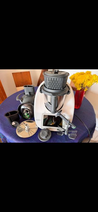 Bimby TM6 semi nova/ pouco usada/ com todos os acessórios