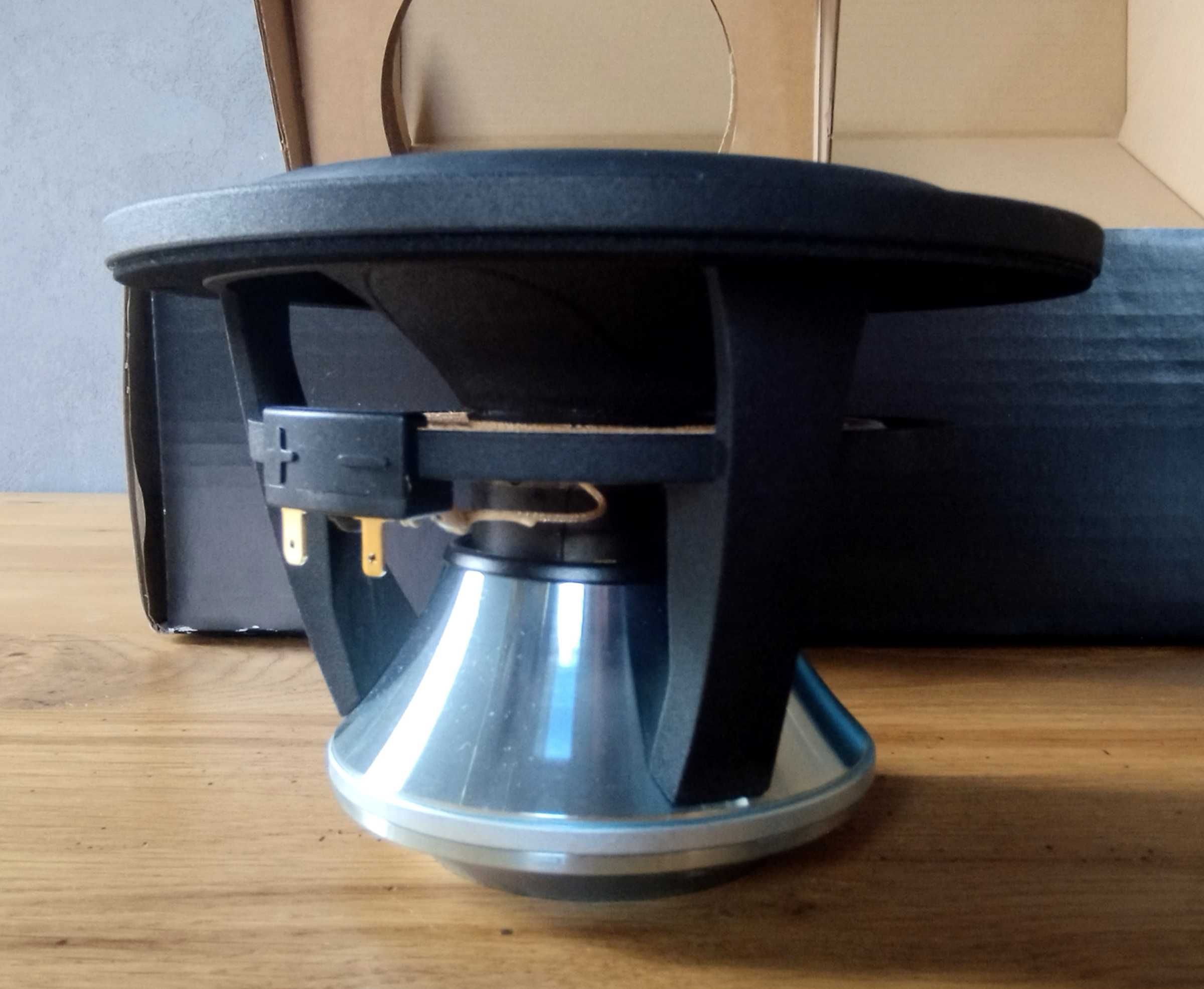 Scan-Speak Illuminator 15WU/4741T00 głośniki nisko-średniotonowy, para